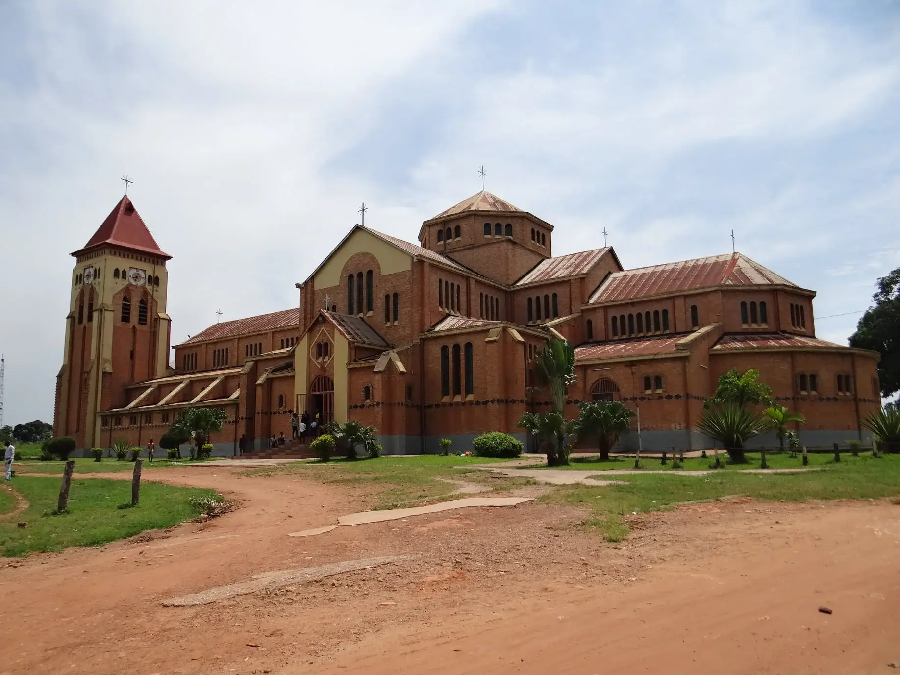 Cathédrale Notre-Dame des Sept Douleurs de Kisantu, RDC