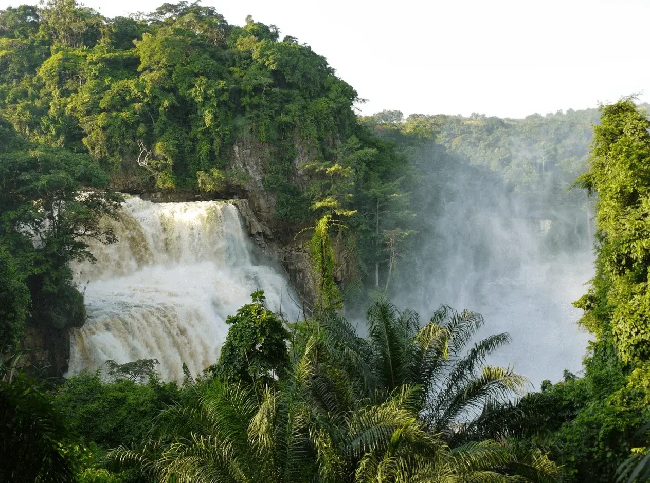 Seli Safari Resort Zongo — Chutes de Zongo et hébergement en nature