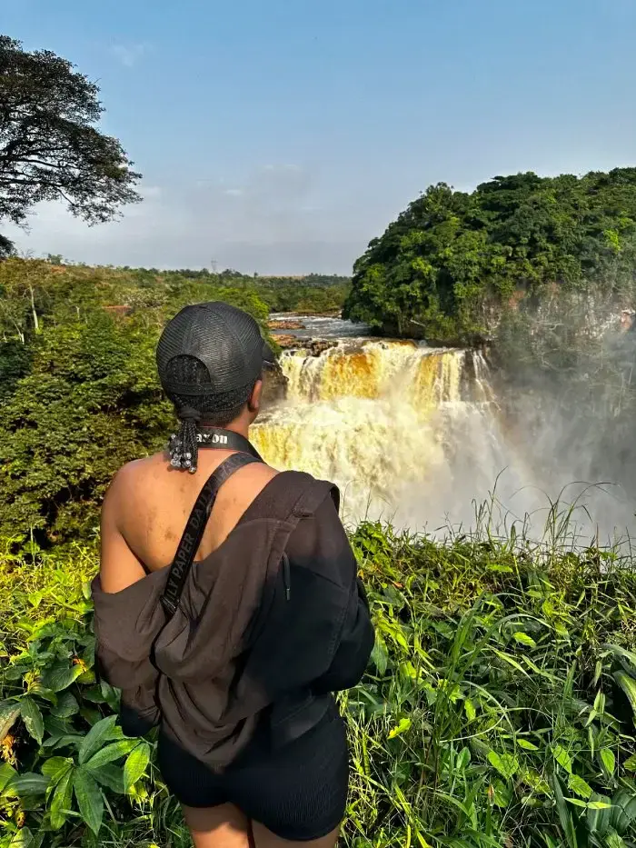 Seli Safari Resort à Zongo, Congo — vue sur les chutes — photo 1