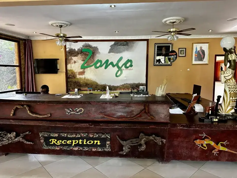 Seli Safari Resort à Zongo, Congo — vue sur les chutes — photo 2