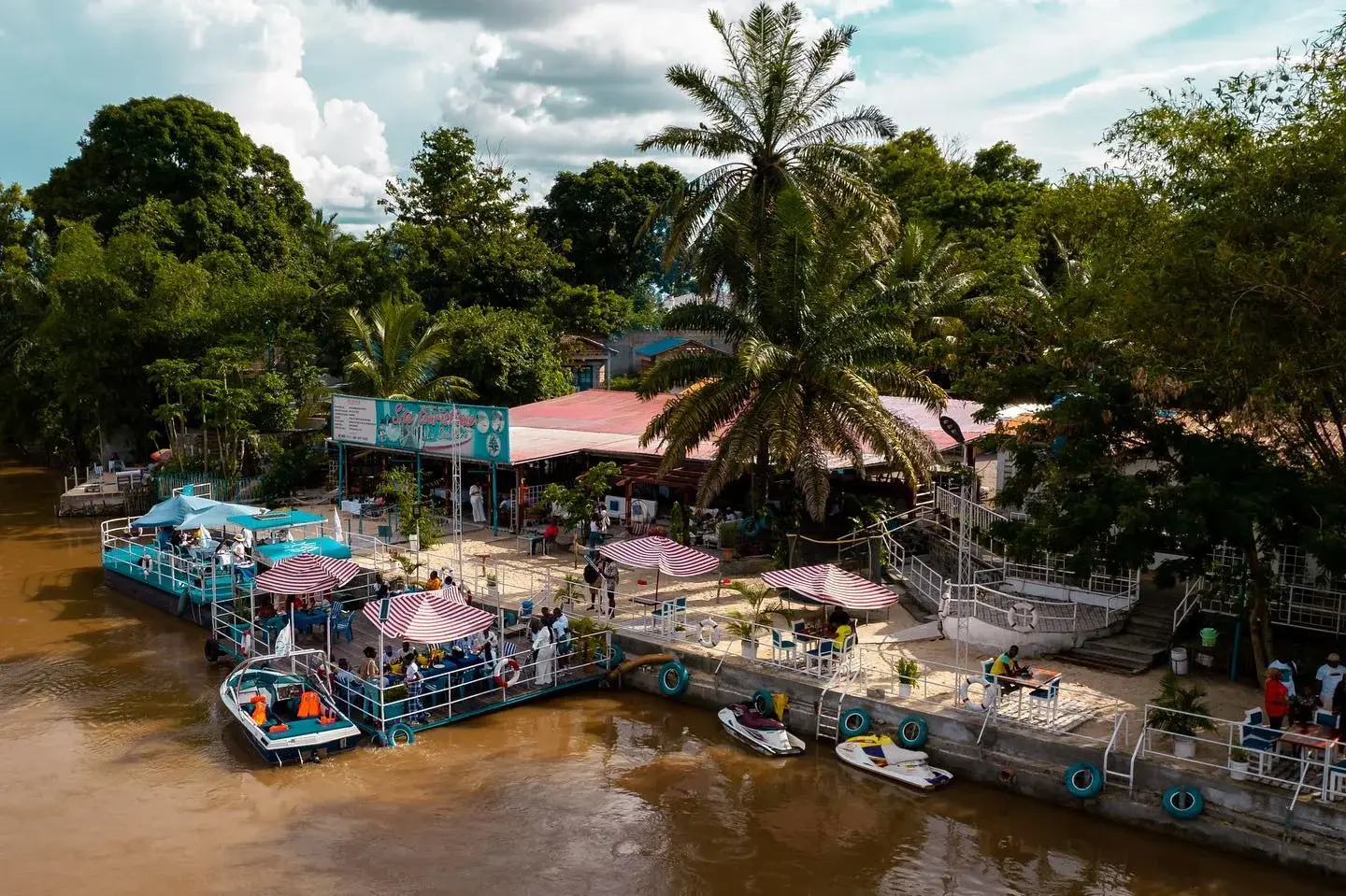La Sablière, plage et détente sur le fleuve Congo à Kinshasa