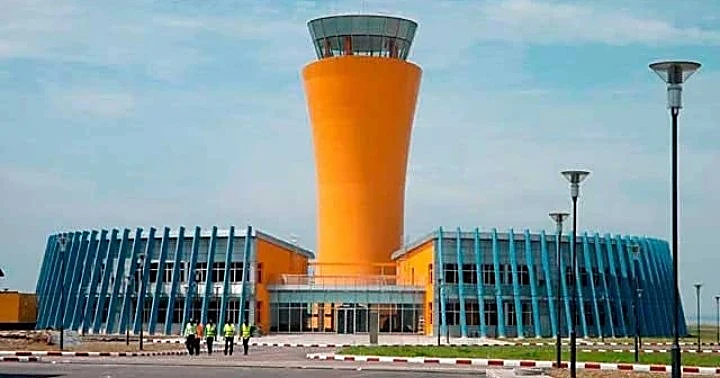 Tour de contrôle de l'aéroport de N'Djili à Kinshasa, point de départ de la conciergerie VIP Kino Congo