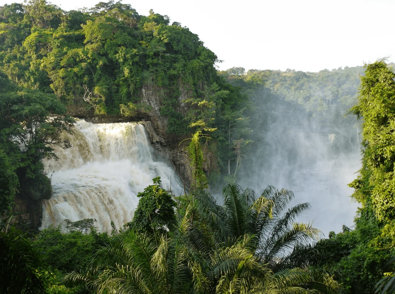 Chutes de Zongo — arc-en-ciel sur la rivière